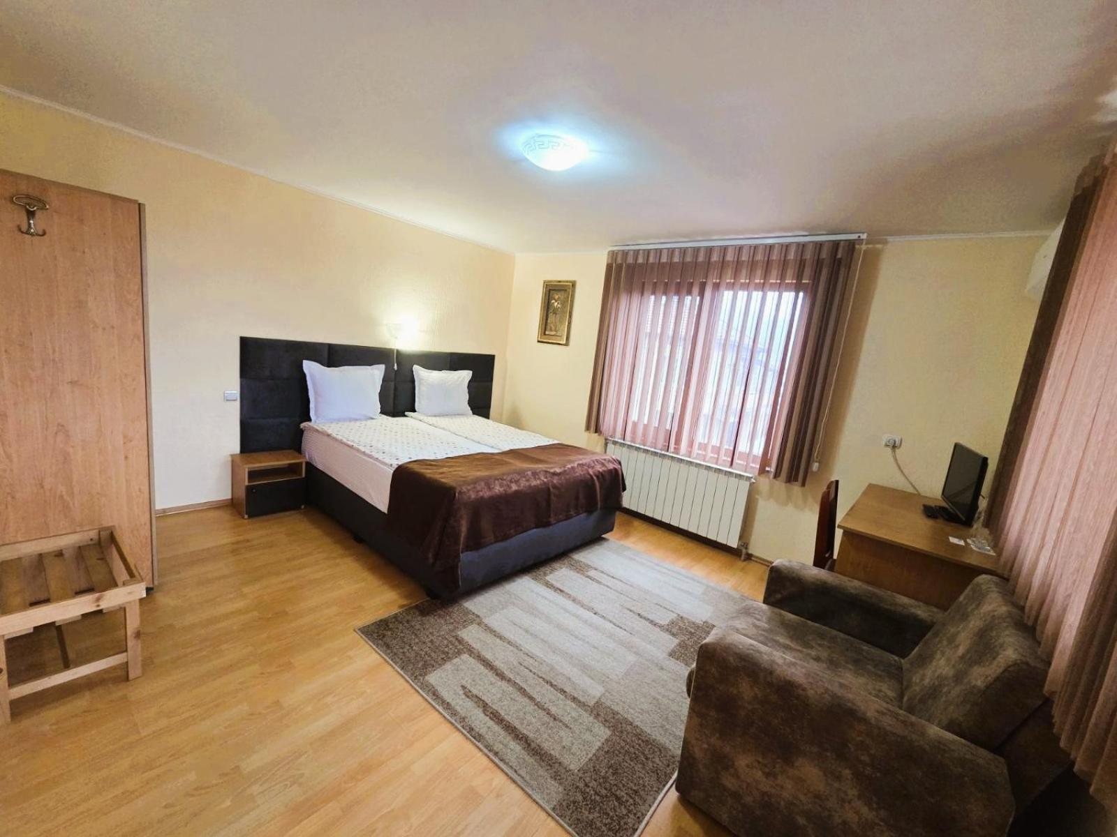 Family Hotel Dalia Velingrad Exteriör bild